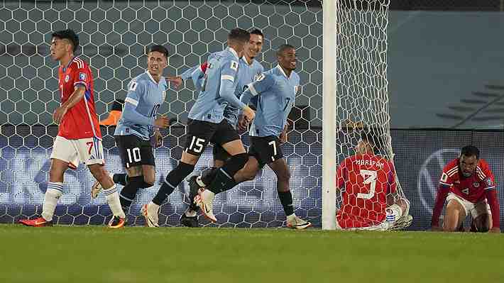 Bielsa y Uruguay desmoronan a Chile en el inicio de las Clasificatorias