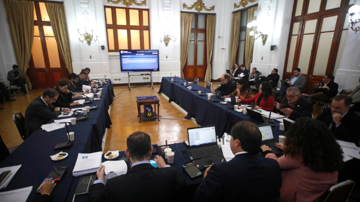 Con críticas desde el oficialismo: Las últimas enmiendas aprobadas en la maratónica jornada del Consejo Constitucional