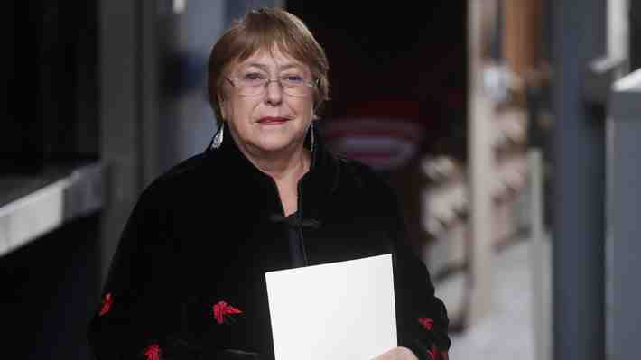 Bachelet lamenta ausencia de Chile Vamos de acto oficial por el "11": "El pasado pudo dividirnos, pero el futuro tiene que unirnos"