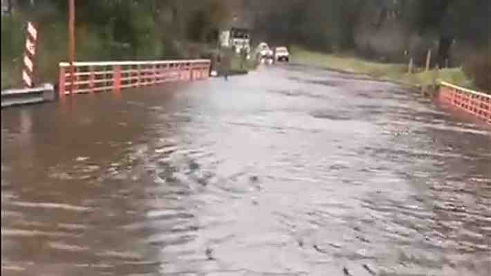Hay 11 mil personas aisladas: Declaran alerta roja en cuatro comunas de La Araucanía por desbordes provocados por lluvias