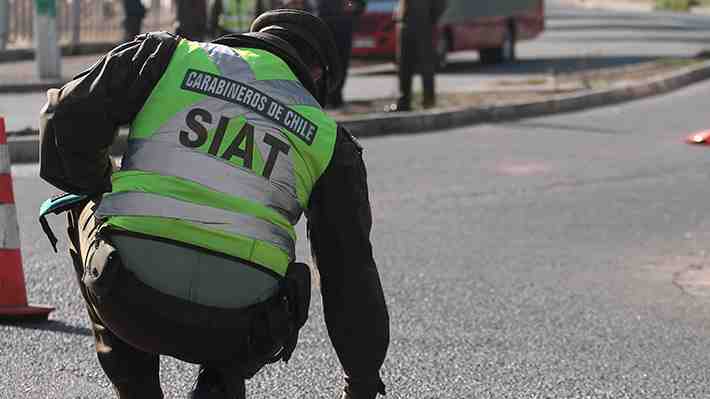 Accidente de tránsito en Peñalolén deja un fallecido: Vehículo chocó con un árbol y se volcó