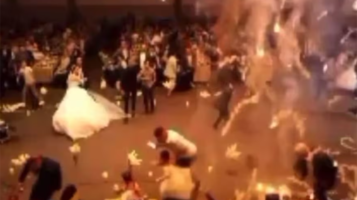 Incendio en una boda deja al menos 100 muertos y 150 heridos en Irak: Siniestro se habría iniciado tras show pirotécnico