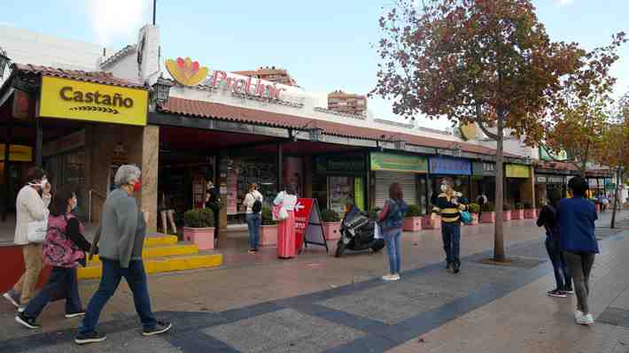 Ventas minoristas presenciales en la RM vuelven a caer en agosto: Van 14 meses de resultados negativos