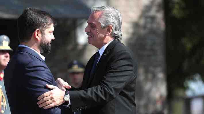 Boric llama a Alberto Fernández luego que Chile quedara fuera de organización de Mundial pese a coordinación previa