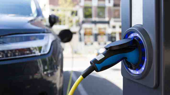 UE inicia investigación de subsidios a los autos eléctricos de China y BMW advierte consecuencias