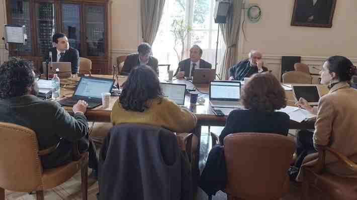 Comisionados extienden nuevamente plazo para observaciones y se dan dos horas más para internar consensos