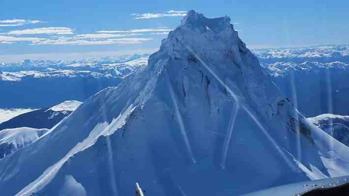 Accidente en volcán de Los Lagos deja dos muertos: Personal de emergencia busca acceder al lugar