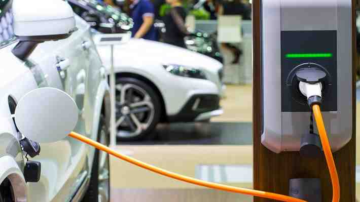 Vehículos eléctricos alcanzan ventas récord en EE.UU. y Tesla pierde participación de mercado