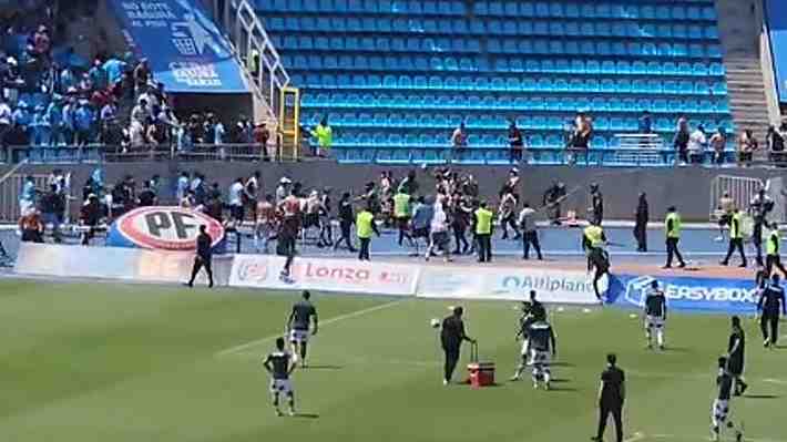 La feroz pelea entre hinchas de Iquique y Wanderers en la previa de una "final" en la Primera B
