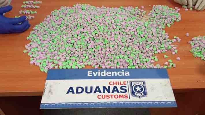 Incautan 20.154 pastillas de éxtasis en el aeropuerto de Santiago: Droga estaban avaluada en $300 millones