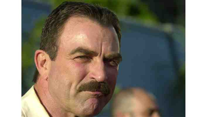 Tom Selleck reaparece tras estar alejado de la exposición pública: Luce irreconocible y con un rotundo cambio en su sello personal