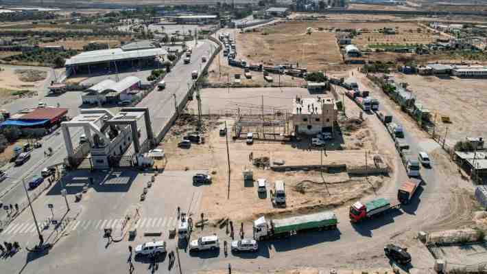 Con 17 camiones más: Entra la segunda tanda de ayuda humanitaria a Gaza a través del paso con Egipto
