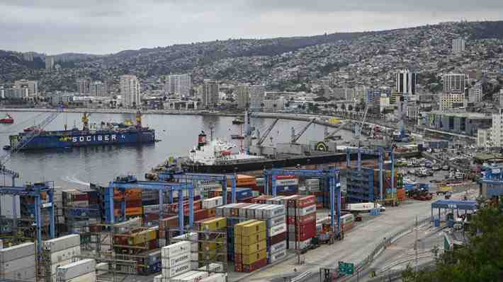 Muelle para cruceros y recuperación del borde costero: Firman acuerdo para ampliar puerto de Valparaíso