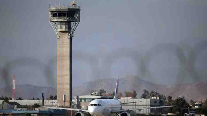 Torre de Control del Aeropuerto de Santiago sufre un apagón de 32 minutos