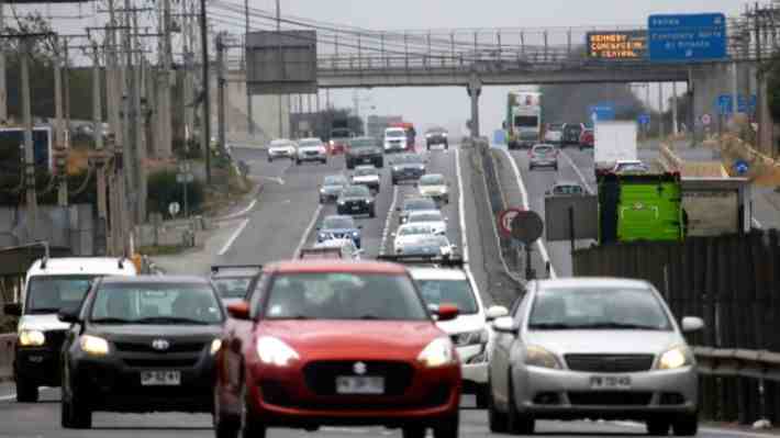 Balance fin de semana largo: 350 mil vehículos salieron de la RM y se registra disminución de 30% en accidentes de tránsito