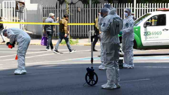 Balacera en centro de Santiago: Carabineros frustra robo a personas que salían de banco