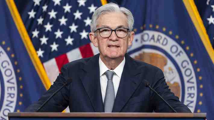Powell dice que "no dudaremos" en volver a subir la tasa de interés en EE.UU. si fuera necesario