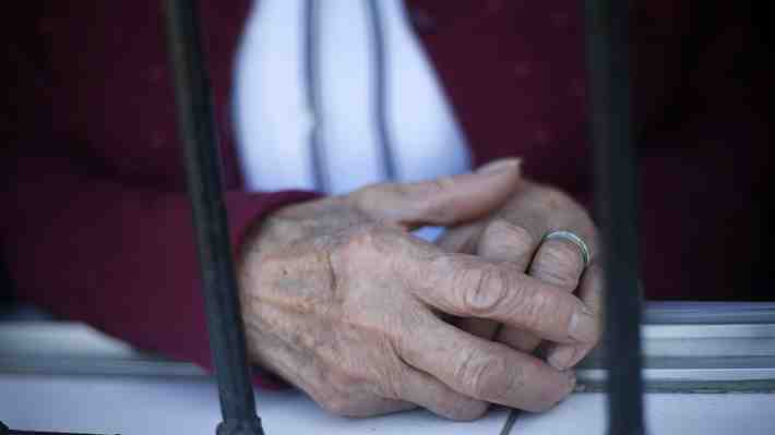 Estudio concluye que las personas sin contacto con familiares o amigos tienen un riesgo de muerte un 39% mayor