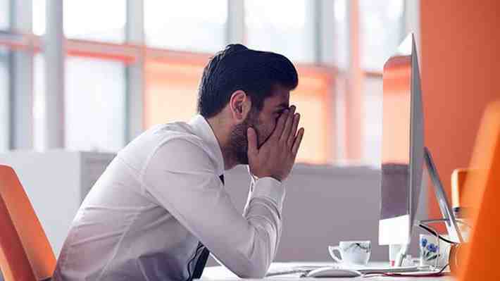 Malos salarios y jóvenes que no se independizan: El impacto ciudadano de vivir en un país económicamente estancado