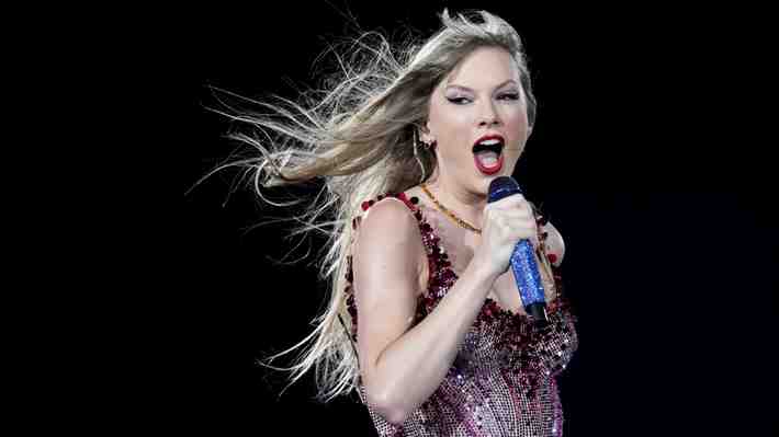 Videos | Taylor Swift se despide de Argentina: Hizo tres shows inolvidables, y confirmó romance con un apasionado beso