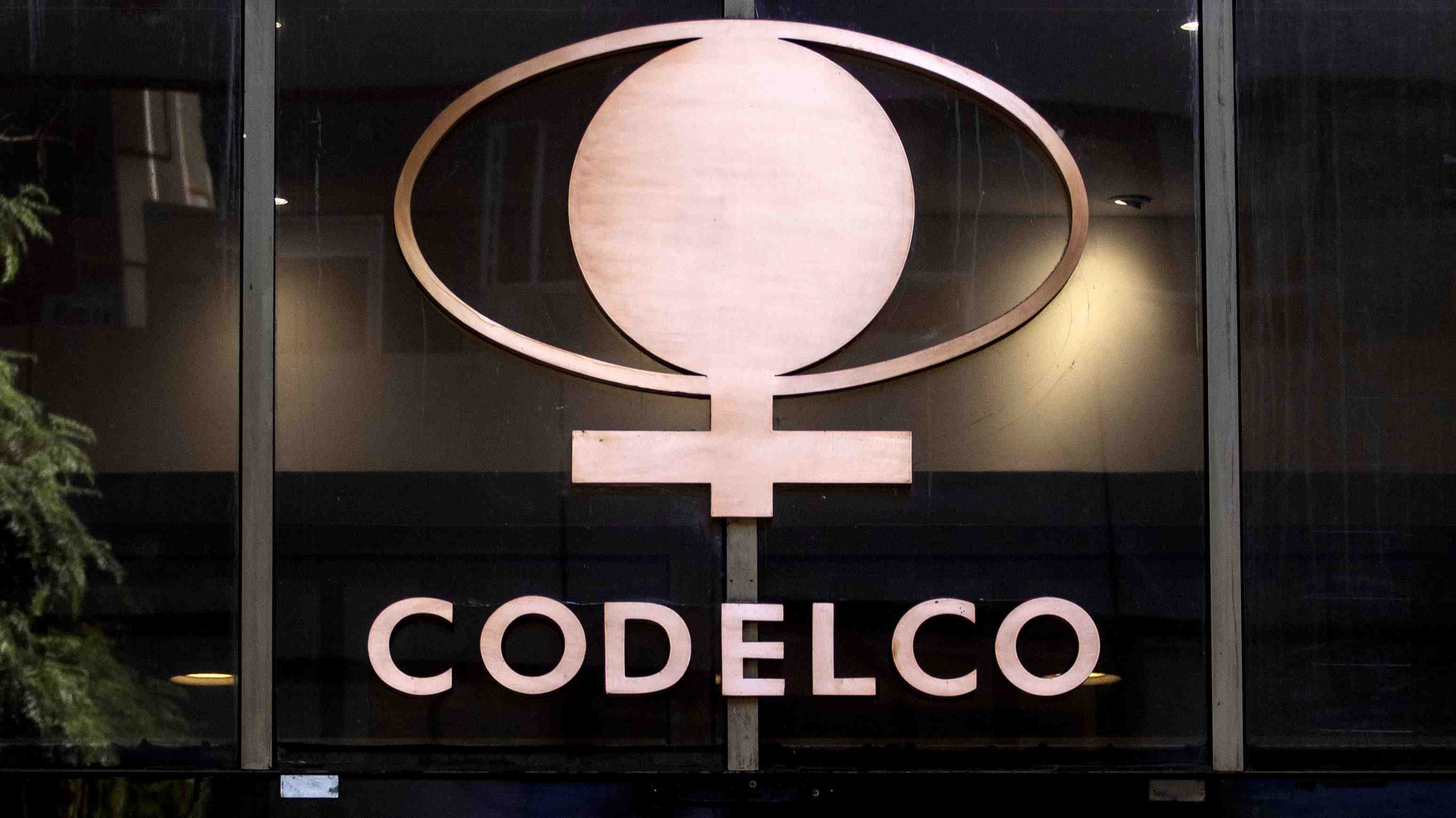 Nuevo golpe: Fitch rebaja la clasificación crediticia de Codelco debido a un mayor apalancamiento promedio