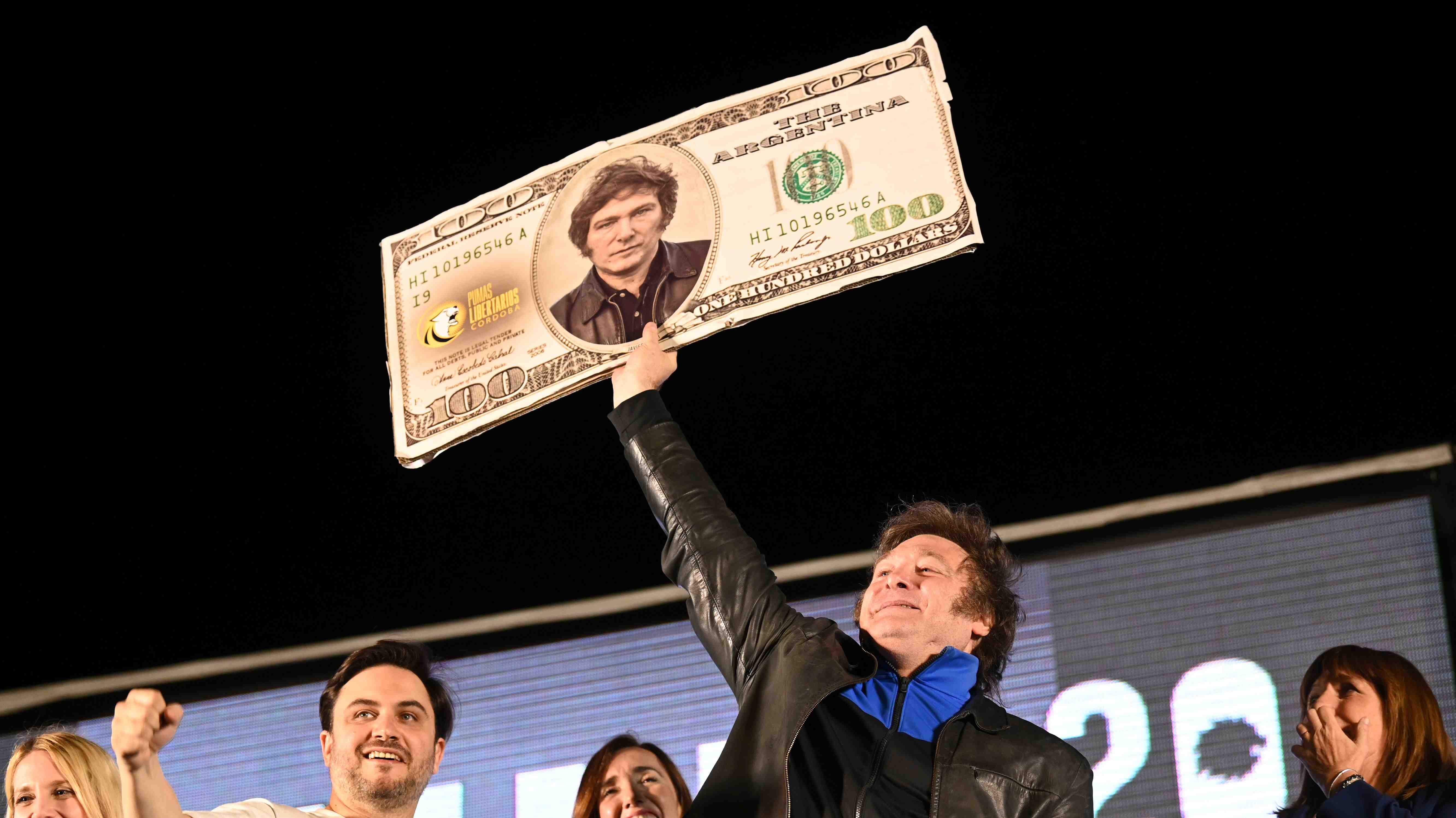 Primer remezón en equipo económico de Milei: Ideólogo de la "dolarización" no asumirá en el Banco Central