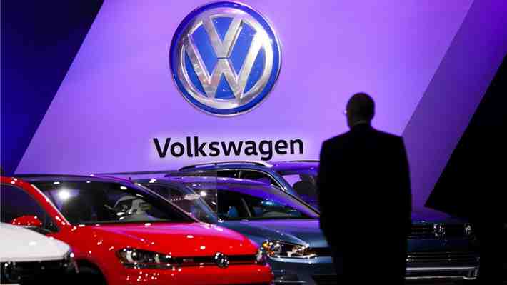 Volkswagen reconoce que ha perdido competitividad en la transición eléctrica y anuncia recortes