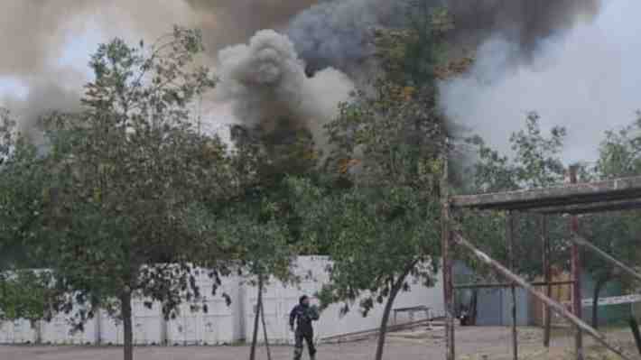 Reportan incendio en sector de polígono de tiro de Carabineros en Cerrillos: Hay tres heridos de gravedad