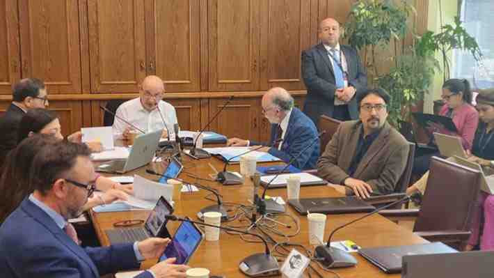 Comisiones de Salud critican a Aguilera por "ideologización" en debate por isapres: "Minsal está sobrepasado"