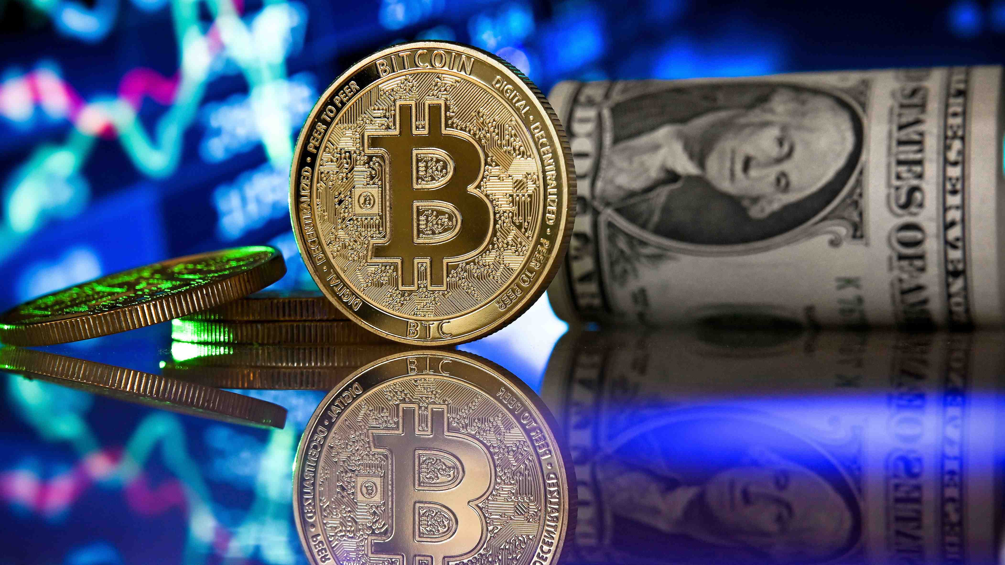 "Una locura otra vez": Bitcoin supera los US$42 mil y ha saltado más de 150% en lo que va de 2023