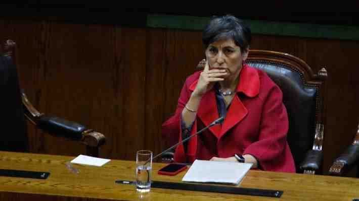 Gobierno plantea adelantar para abril reajuste anual en precios de planes de isapres para paliar efectos del fallo GES