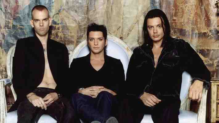 Regreso de Placebo a Chile entusiasma a fanáticos, pero posible setlist no los convence: "No conozco nada de lo nuevo"