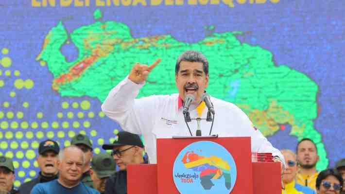 Autoridad única y prohibición de mapas: Maduro firma seis decretos para avanzar en la anexión del Esequibo