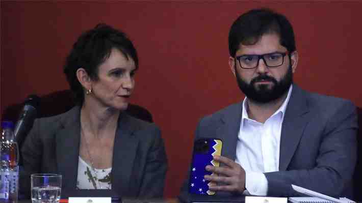 Críticas a matinales e insulto a concejala: Cómo el Gobierno subió la temperatura del espiral de indultos y convenios