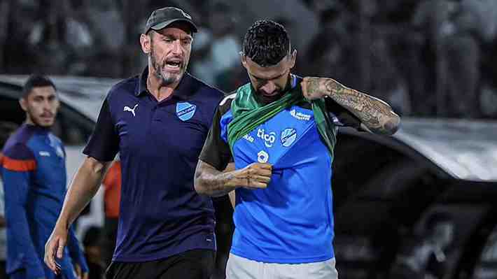 Ronnie Fernández fue víctima de racismo en Bolivia, lo expulsaron en la final y luego anuncia su partida de Bolívar