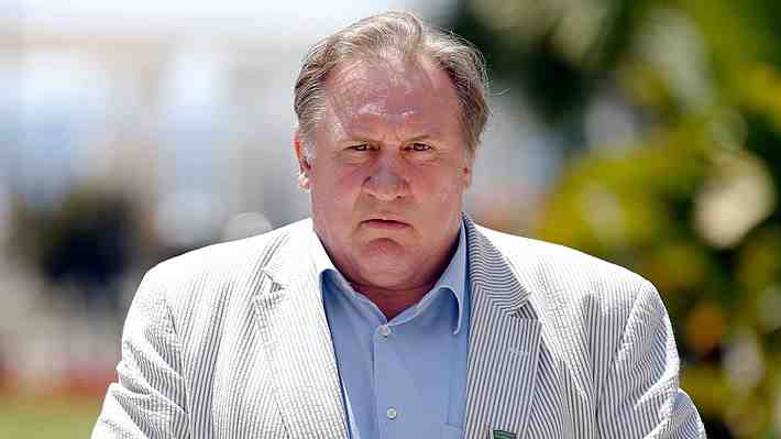 Familiares defienden a Gérard Depardieu de críticas por dichos sexistas y obscenos, y afirman que es "delicado y mojigato"
