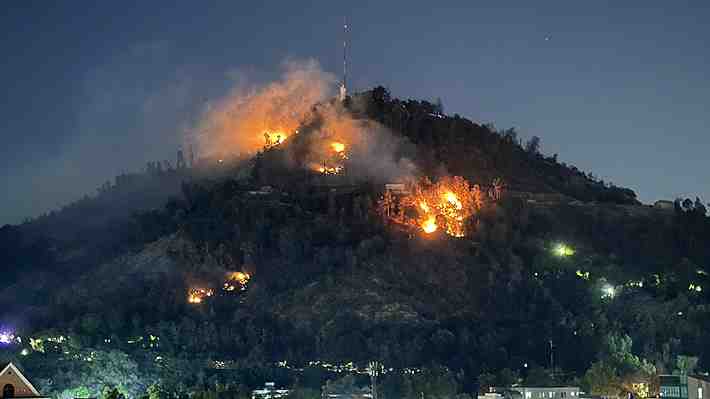 Incendio afecta laderas del Cerro San Cristóbal: Hay al menos tres focos activos