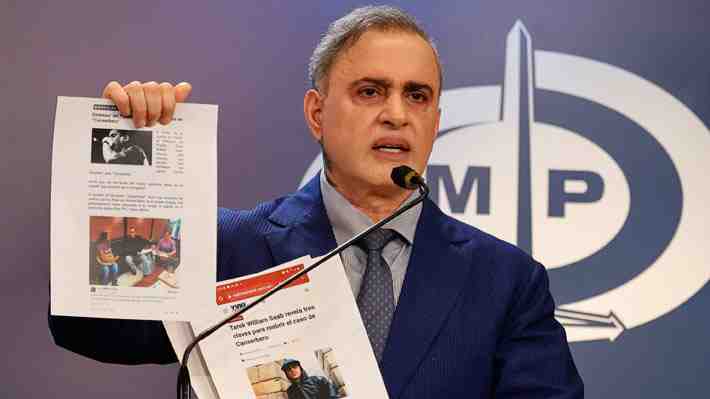 Tarek William Saab, el fiscal "poeta" que arremetió contra Chile tras vuelco en el caso Canserbero en Venezuela