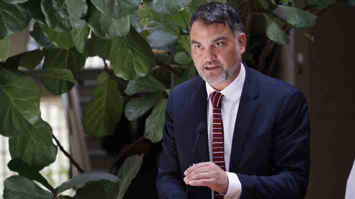 Macaya dice que no cederán en que el 6% vaya por completo a la cotización individual