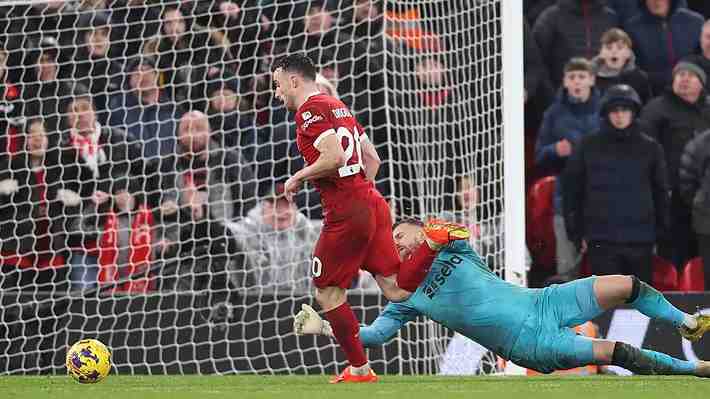 "Jodidamente vergonzoso": El polémico penal de Diogo Jota para el Liverpool que "divide a Inglaterra"
