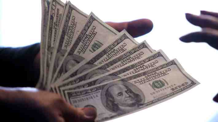 Dólar repunta: Concluye la primera jornada del año al alza y roza los $885
