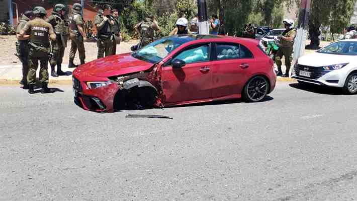 Sujetos roban automóvil en Las Condes: Dejaron que padre a sacara a menor de silla y se dieron a la fuga