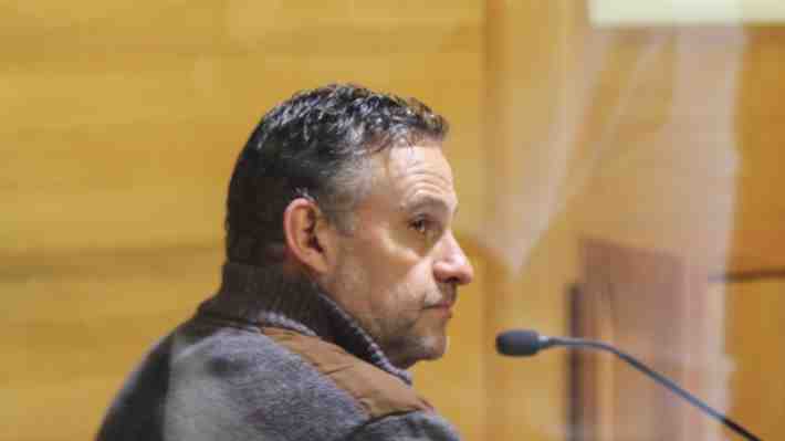 Decretan prisión preventiva para padre de Martín Pradenas tras ser formalizado por abuso sexual contra menor