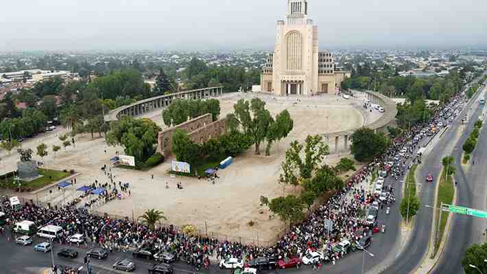 "Sanadora de Rosario" en Maipú: Carabineros informa cerca de seis mil asistentes y que actividad durará hasta la madrugada
