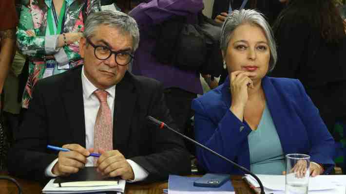 Pensiones: Ministro Marcel asegura que el Gobierno mira "con interés" distribuir la cotización adicional en "3 y 3"