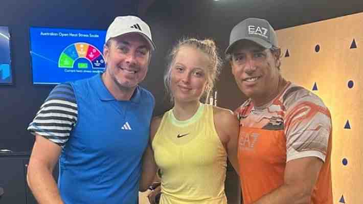 Nicolás Massú vuelve al circuito, pero WTA: Quién es Brenda Fruhvirtova, la promesa de 16 años a la que entrena