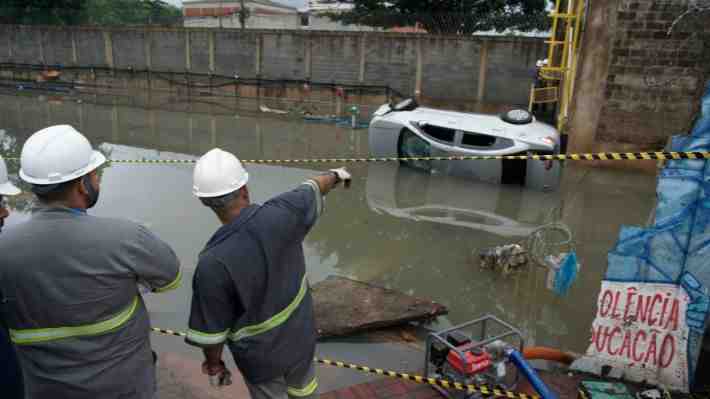 Fuertes lluvias en Río de Janeiro dejan al menos nueve personas fallecidas y calles inundadas
