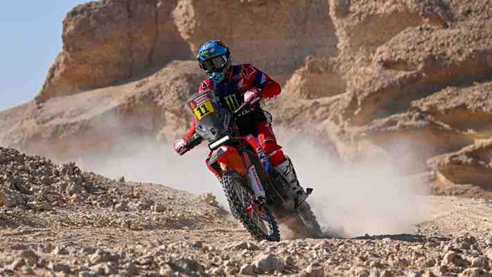 José Ignacio Cornejo remata cuarto en la etapa 8 del Dakar, sigue luchando en el podio en las motos y vuelve a recortarle minutos al líder