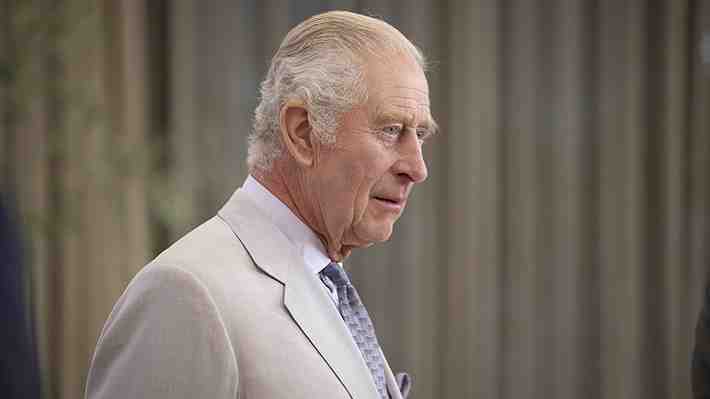 No solo Kate: Carlos III también será hospitalizado para un tratamiento por una condición "común para miles de hombres"