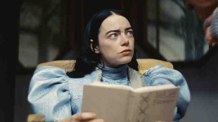 "Pobres criaturas", la película de Yorgos Lanthimos inspirada en un libro de 1992: "No entendía cómo nadie quiso hacerlo antes"
